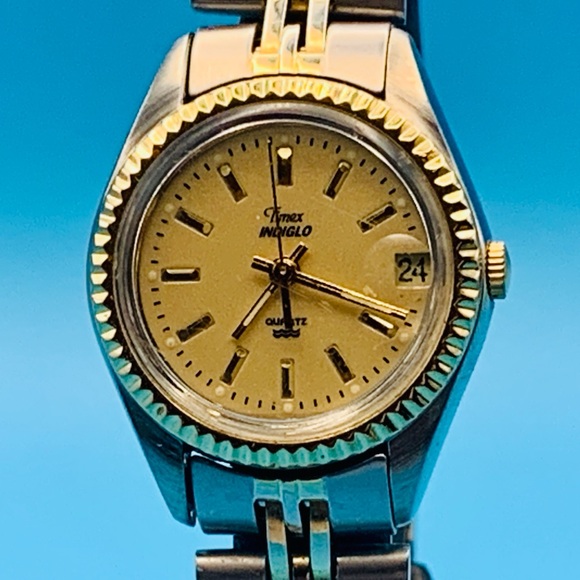 TIMEX Vintage 2002 Women’s Quartz Bracelet Wristwatch Indiglo Date Working Cond - Picture 1 of 16